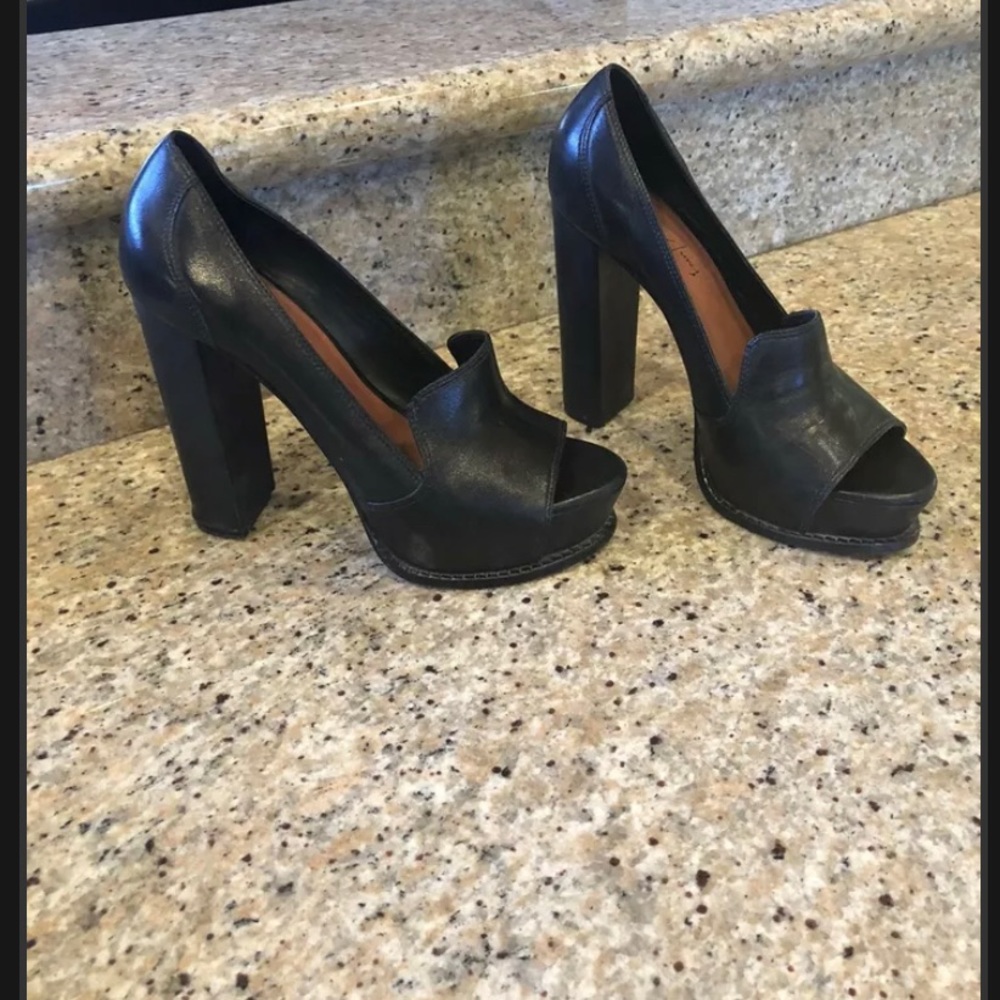 Elizabeth and James Mae Black Platform Pump